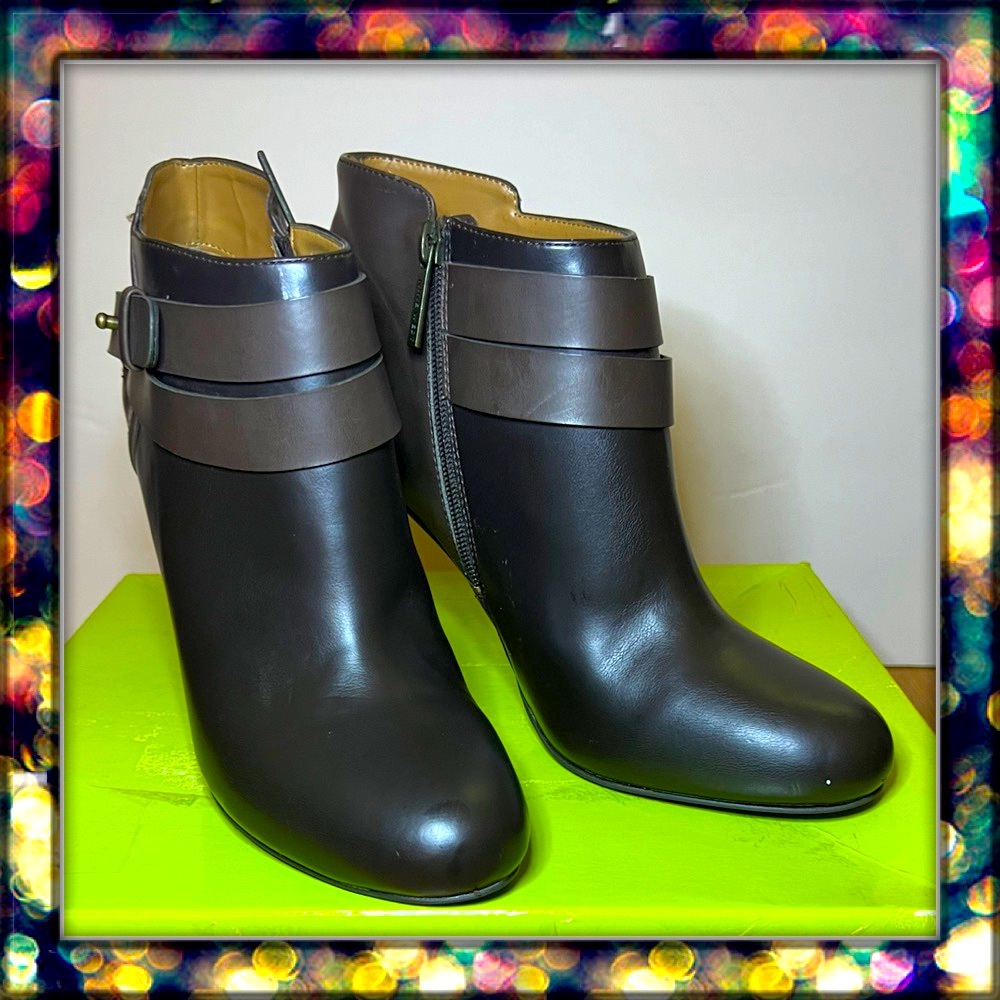 [Nine West{ brown high heeled booties